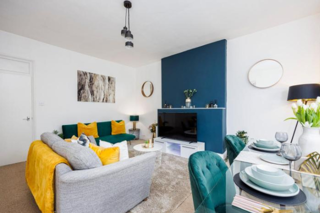 Stylish Apartment Opposite Westfields - London