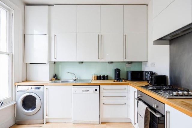 Stylish Apartment Opposite Westfields - London