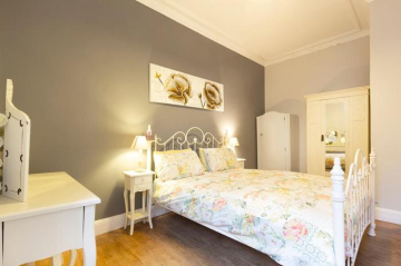 Cozy Apartment Near Edinburgh Center