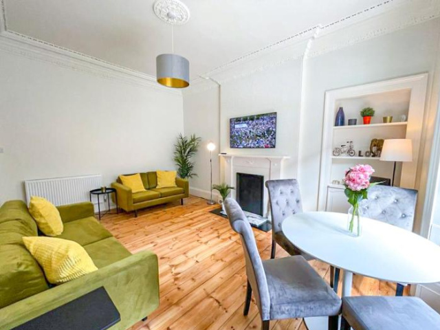 Desirable 2 Bed Apt Near Edinburgh Castle - Edinburgh