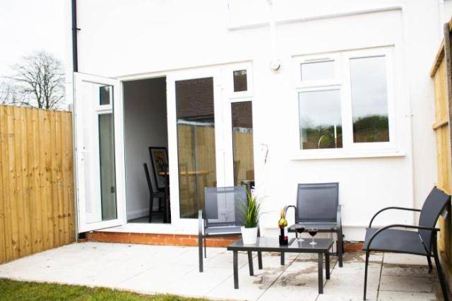 Heathrow Airport Apartments - Free Parking - Free Underground to and from Heathrow - 30 min Central London - Heathrow