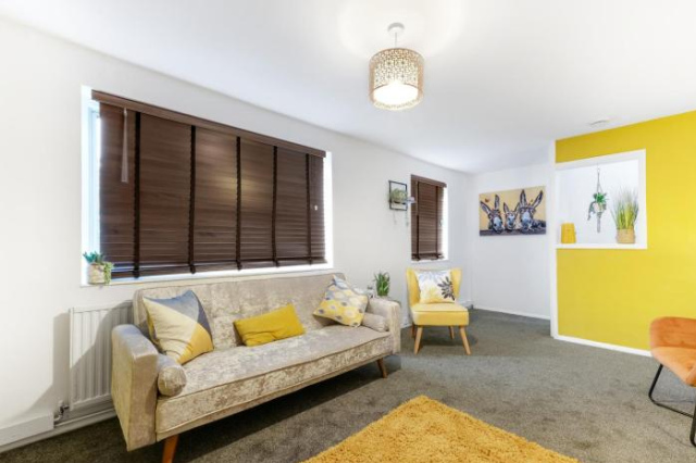 Brambles House West Drayton 3 Bedroom House with parking - Heathrow