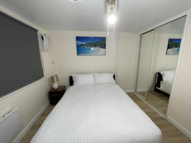 Spacious & Pristine Ground Floor Flat Nr. Heathrow - Heathrow