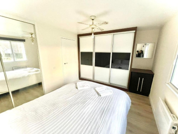 Spacious & Pristine Ground Floor Flat Nr. Heathrow