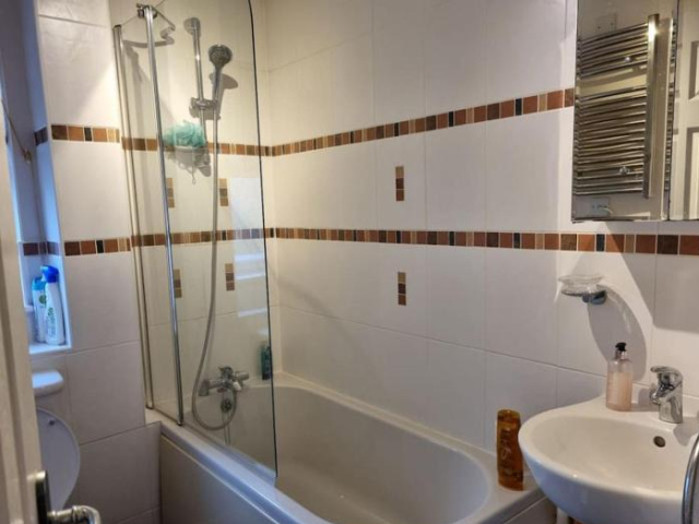 Lovely double room near Hospital, Uni and airport - Heathrow