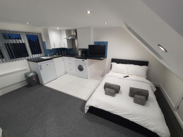Blandford Waye, Hayes - Heathrow