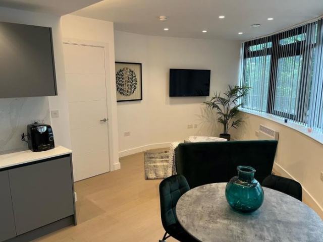 Brentford Apartments by Charles Hope - Heathrow