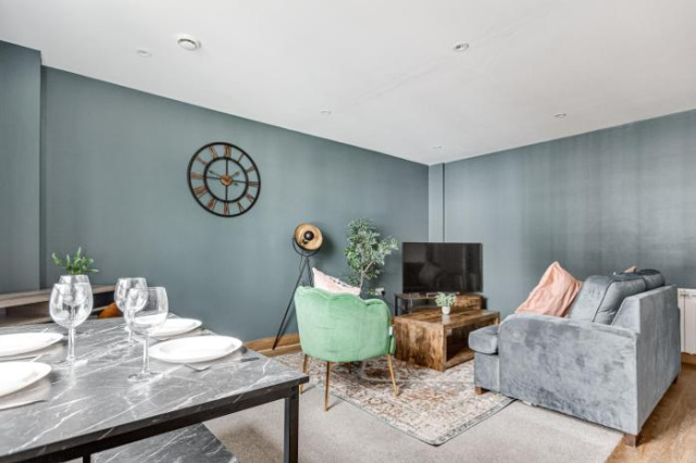 Homely 2 beds apt up to 5 Guests-Wifi by Tent Serviced Apartments - Heathrow