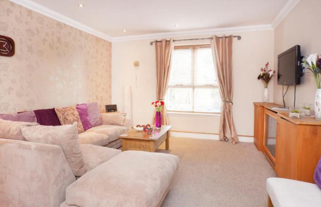 Riverbank View Three Bedroom Apartment with Free Parking - York
