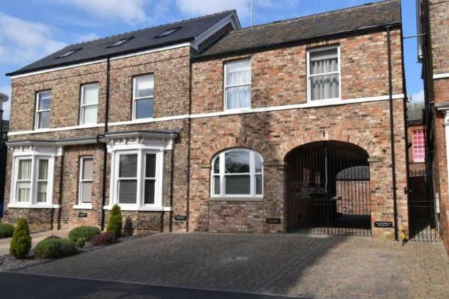 7 Blue Bridge Luxury Loft Apartment with Private Parking - York