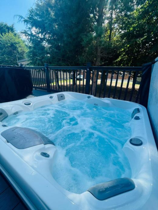 Coopers Corner, Lodge with Hot Tub - York