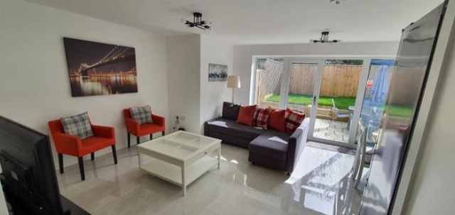 Walnut Lodge (3 Bed Flat with Garden & Patio) - Oxford