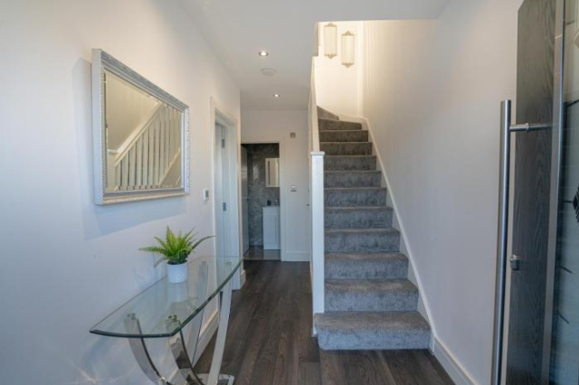 Newly Refurbished Modern 4 Bed Detached House ! - Oxford