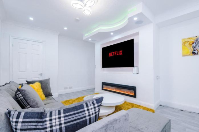 Luxury Three Bedroom House in Manchester - Manchester