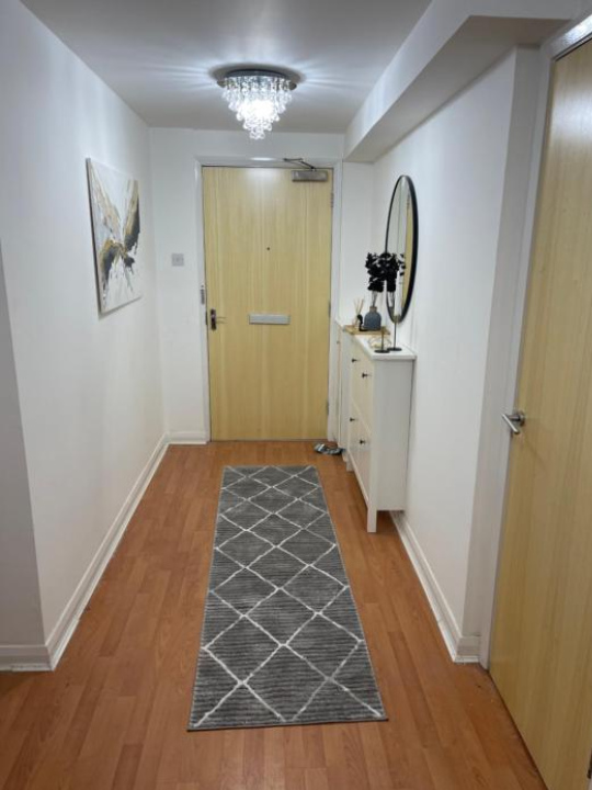 Entire 2 bedroom Beautiful newly furnished flat - Glasgow
