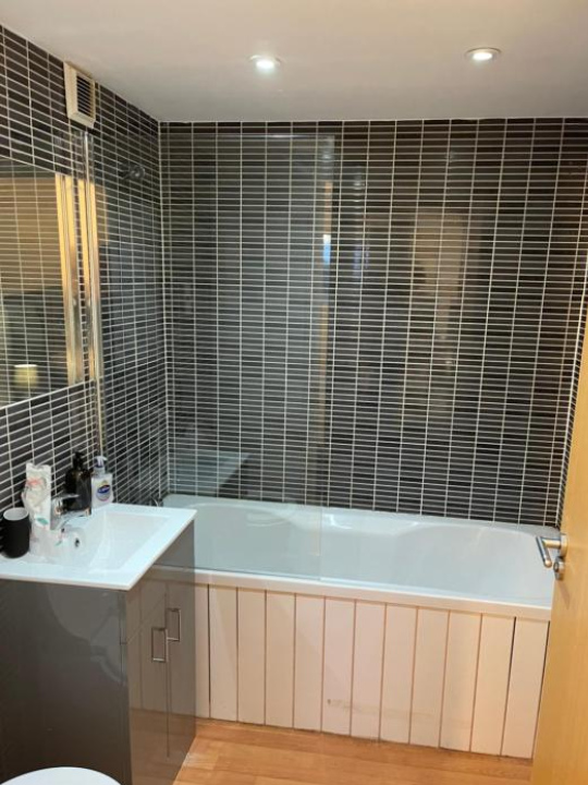 Entire 2 bedroom Beautiful newly furnished flat - Glasgow