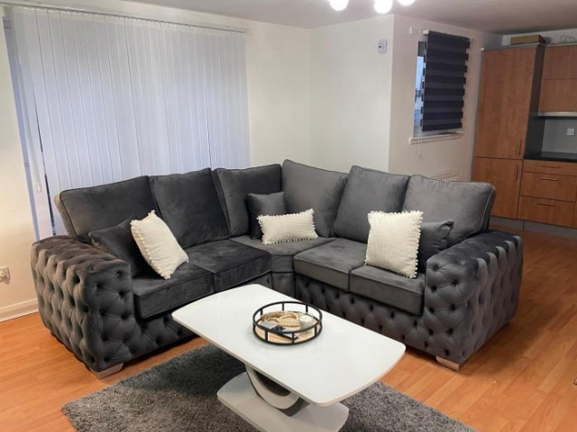 Entire 2 bedroom Beautiful newly furnished flat - Glasgow