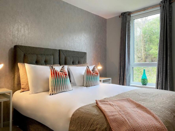 Beautiful West End Flat with Private Parking
