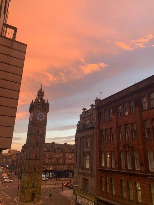 Merchant City Luxury 2 Bedroom Apartment with Secure Parking Available on Request - Glasgow
