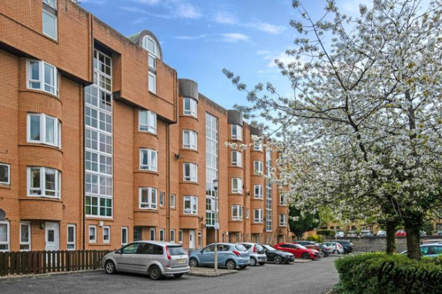 Rosier Suite - Finnieston-Free Parking,Private Entrance & Patio by Bonjour Residences Glasgow - Glasgow