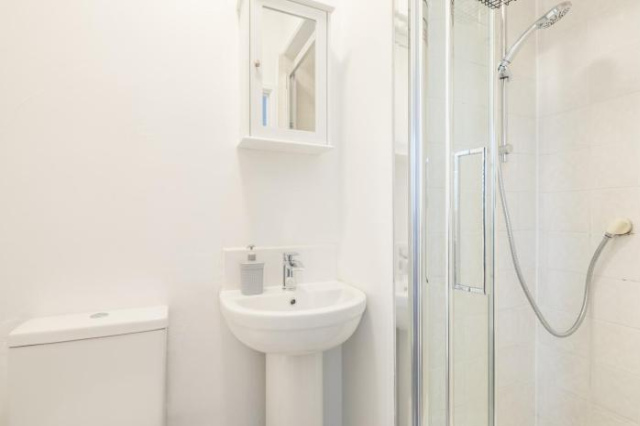 Private & Spacious Studio Room 4 by Milton House - Cambridge