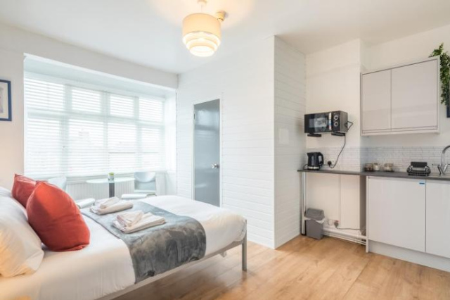 Private & Spacious Studio Room 4 by Milton House - Cambridge