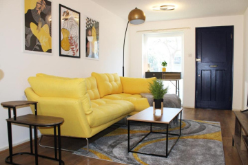 Midhurst Close II by MT Property