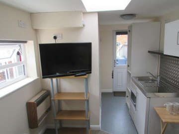Independent two bed en-suite annex, close to city