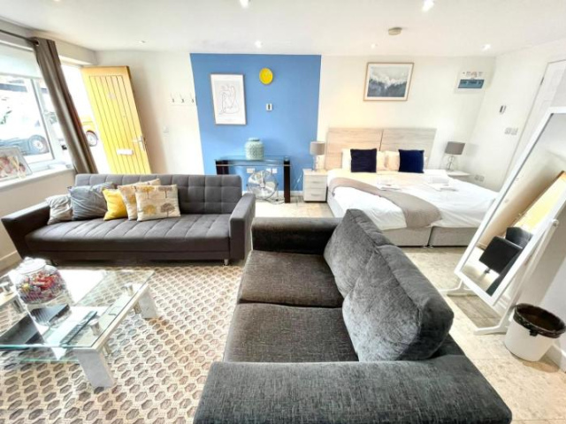 Studio Apartment near Cambridge By Koala & Tree Short Lets & Serviced Accommodation - Cambridge