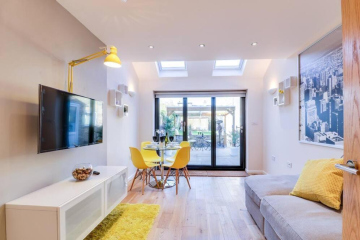 Charming and Modern 2 Bedroom House with Parking