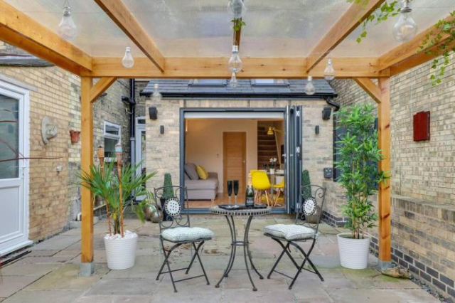 Charming and Modern 2 Bedroom House with Parking - Cambridge