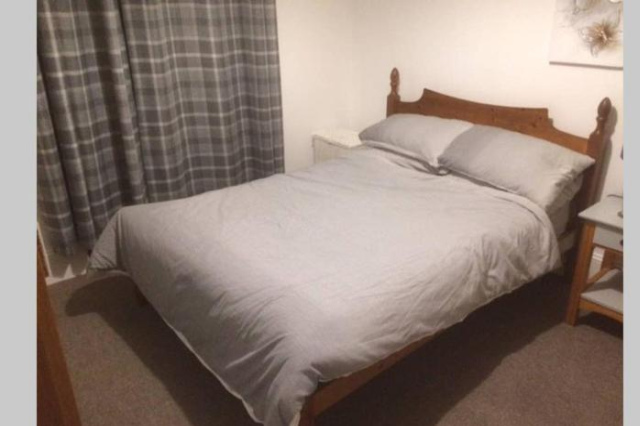 Centrally located 1 bed modern flat with harbour views - Highlands