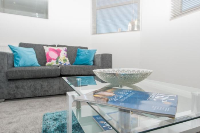 Two bed ground floor apartment, sleeps six, free parking and high speed Wifi - 肯特