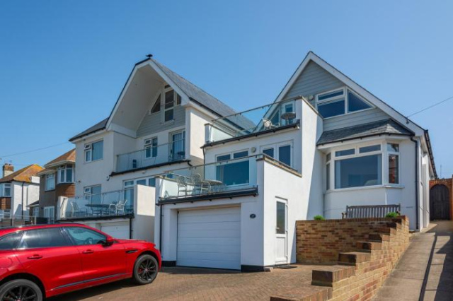A Spacious Seaside House in Hampton, Herne Bay - Kent