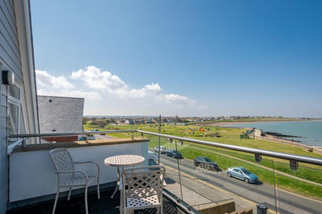 A Spacious Seaside House in Hampton, Herne Bay - Kent