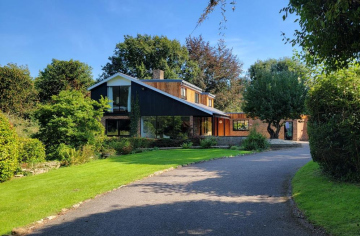 Luxury Mid Century Modernist Escape - 5 Bedrooms, Modern Kitchen