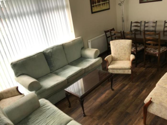 Spacious 5 double bed bedroom bungalow near Belfast - Northern Ireland