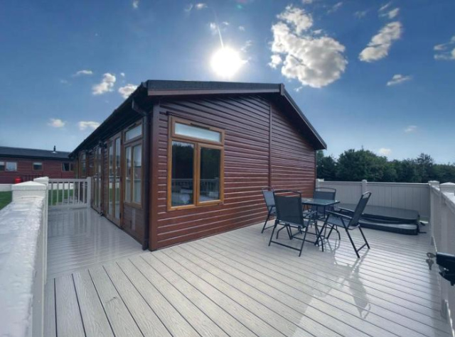 Chestnut Lodge With Hot Tub - North Yorkshire