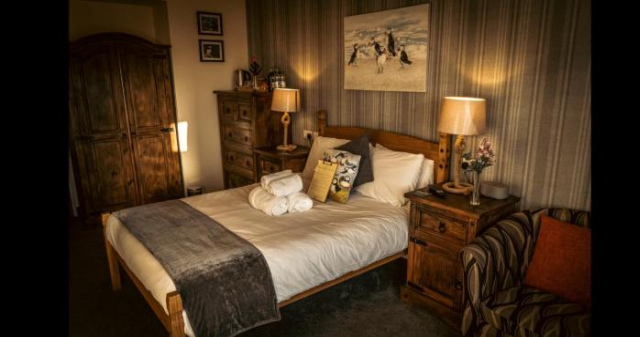 Ensuite Bed And Breakfast Rooms At The Ring Pub - 安格爾西