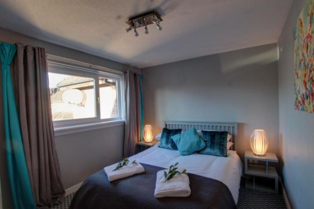 Barolo House - Quiet Residential Town House - Angus