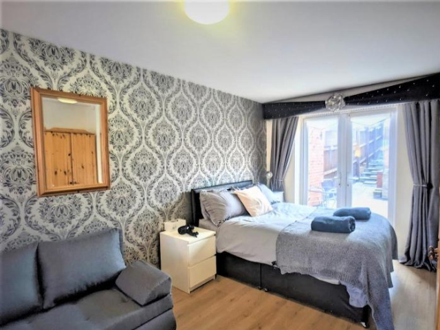 4 Bedrooms 3 Baths Large House Near City Centre, Free Parking - Liverpool