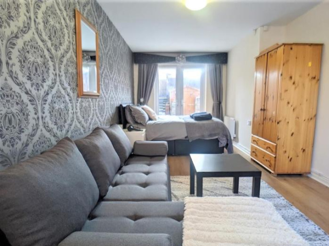 4 Bedrooms 3 Baths Large House Near City Centre, Free Parking - Liverpool