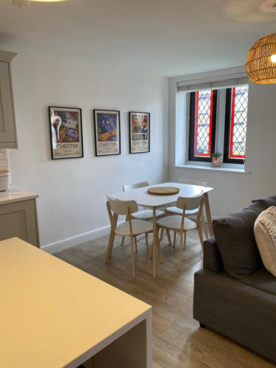 Boutique Chapel Apartment with Free Parking - 切斯特