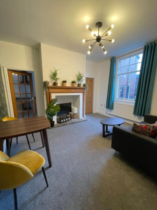 BOUTIQUE CITY CENTRE APARTMENT WITH PARKING - 切斯特