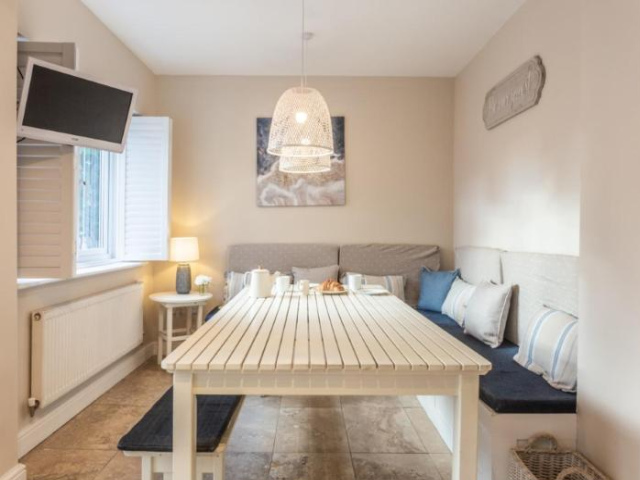 Pass the Keys Stunning Coach House - 4 Bed, Sleeps 8 - Chester