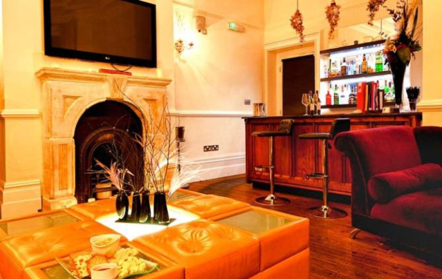 Space Boutique B&B - with Free private car park - Llandudno