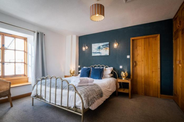 Stunning cottage Grade 2 listed with parking and Hot Tub - Bowness-on-Windermere