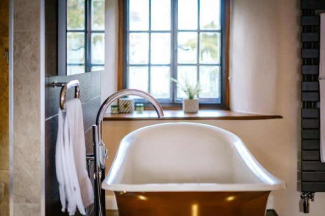 Grade 2 Listed 2 bedroom Pet Friendly - Parking - Hot Tub - very quiet - 鮑內斯溫德米爾