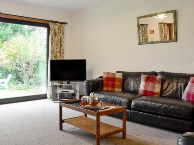 Kingfisher Country Cottage - Pitlochry