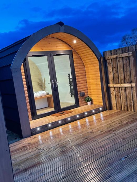 Apex Studio Pod & Jacuzzi Bath - Fort William